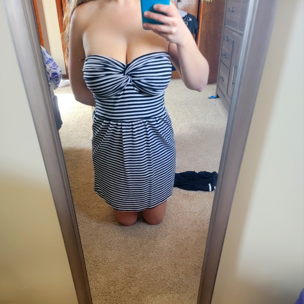 Rue 21 black and white strip Dress. SIZE Large